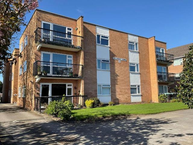 2 bed flat for sale