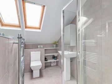 2 bed flat for sale