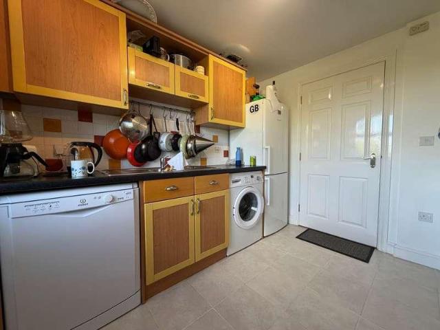 2 bed flat for sale