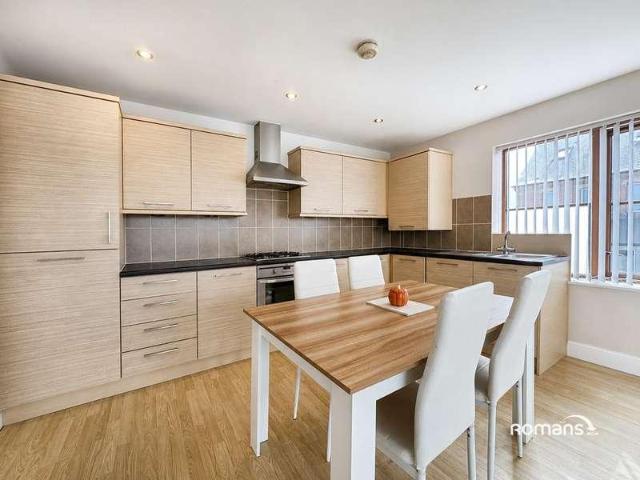 2 bed flat for sale