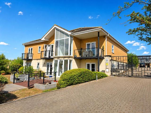 2 bed flat for sale