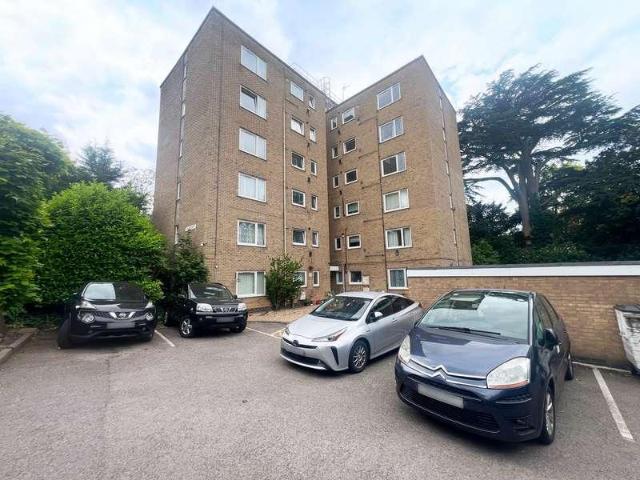 2 bed flat for sale