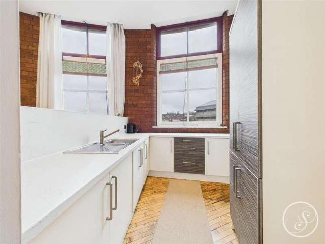 2 bed flat for sale