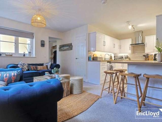 2 bed flat for sale