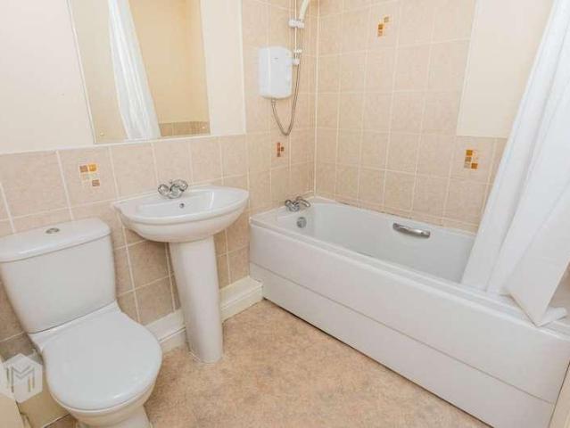 2 bed flat for sale