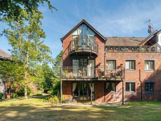 2 bed flat for sale