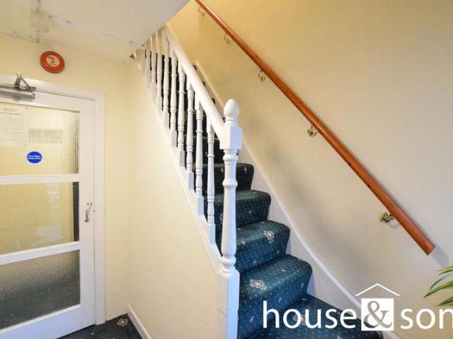 2 bed flat for sale
