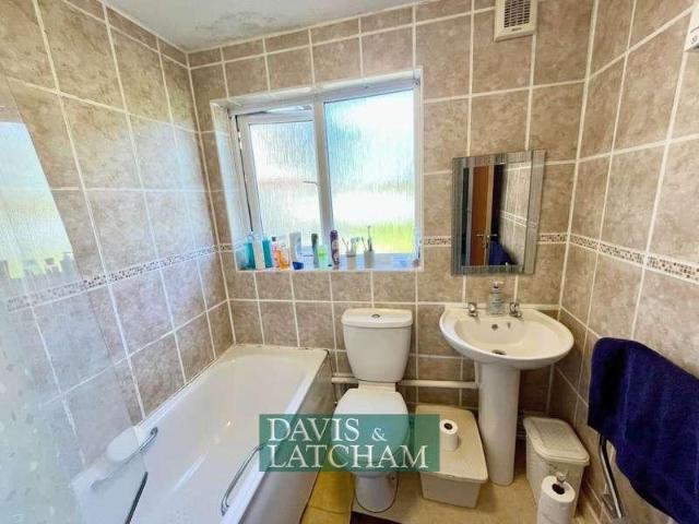 2 bed flat for sale