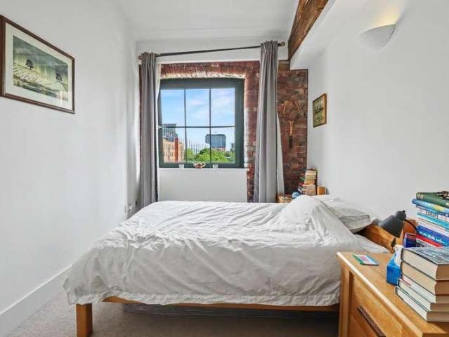 2 bed flat for sale