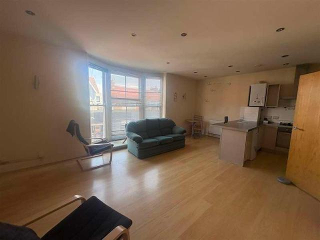 2 bed flat for sale