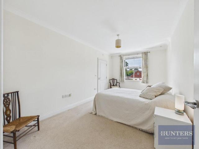 2 bed flat for sale