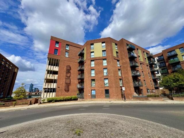 2 bed flat for sale