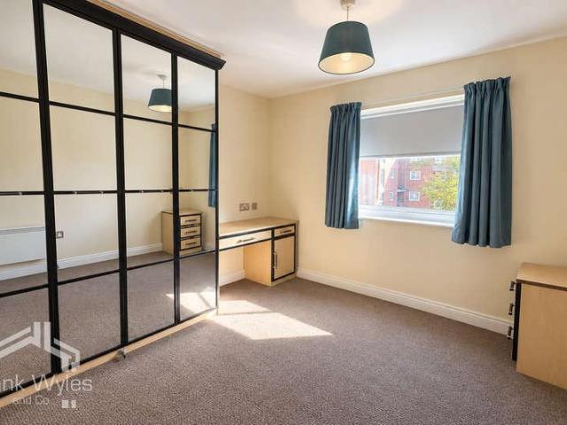 2 bed flat for sale