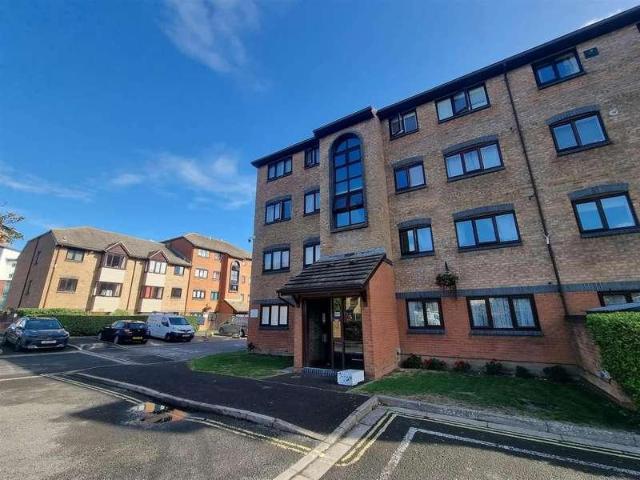 2 bed flat for sale