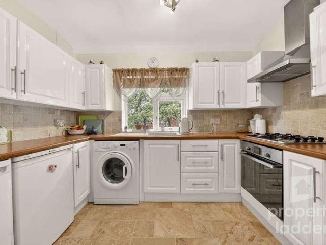 2 bed flat for sale