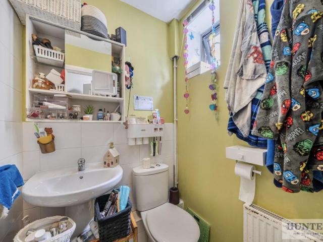 2 bed flat for sale