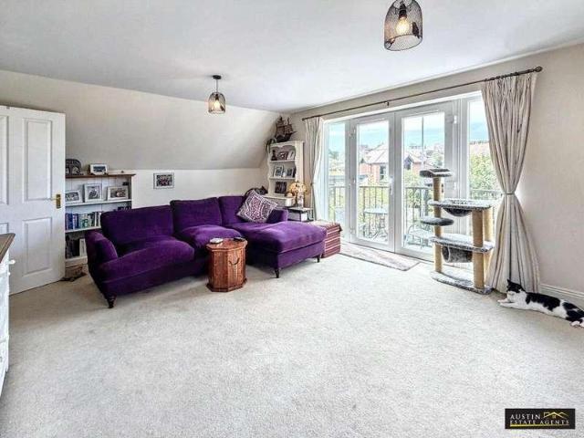 2 bed flat for sale