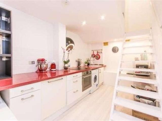 2 bed flat for sale