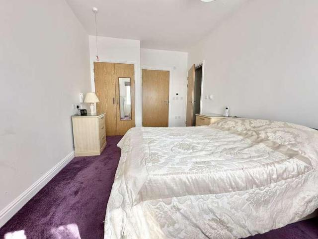 2 bed flat for sale