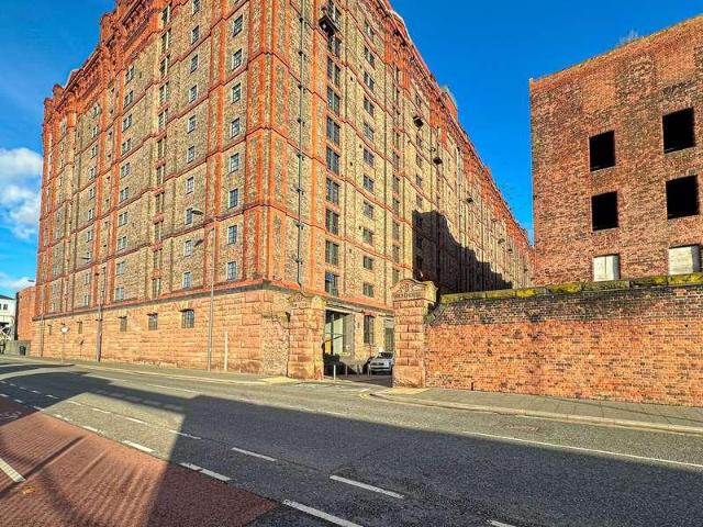 2 bed flat for sale
