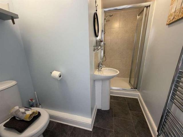 2 bed flat for sale