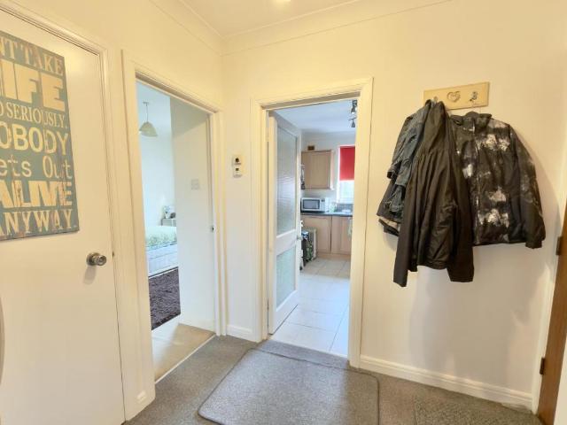 2 bed flat for sale