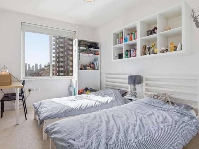 2 bed flat for sale