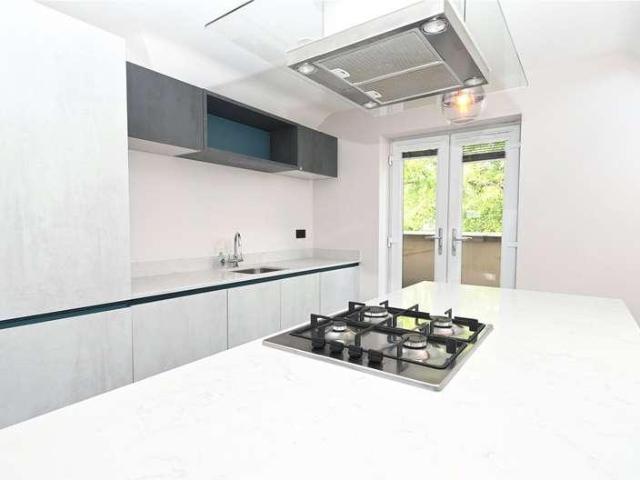 2 bed flat for sale