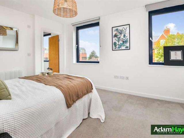 2 bed flat for sale
