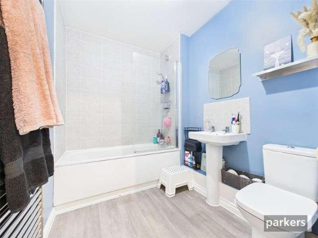2 bed flat for sale