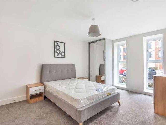 2 bed flat for sale