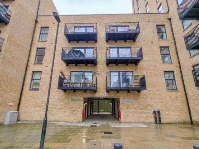 2 bed flat for sale