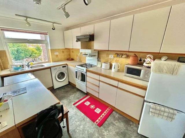 2 bed flat for sale
