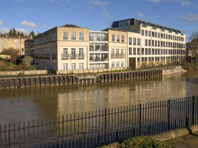2 bed flat for sale
