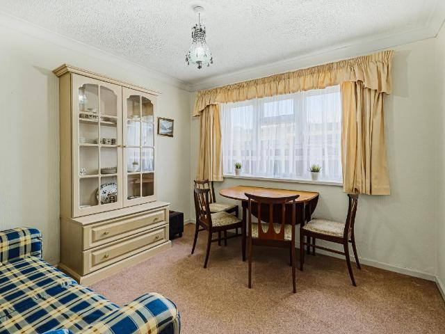 2 bed flat for sale