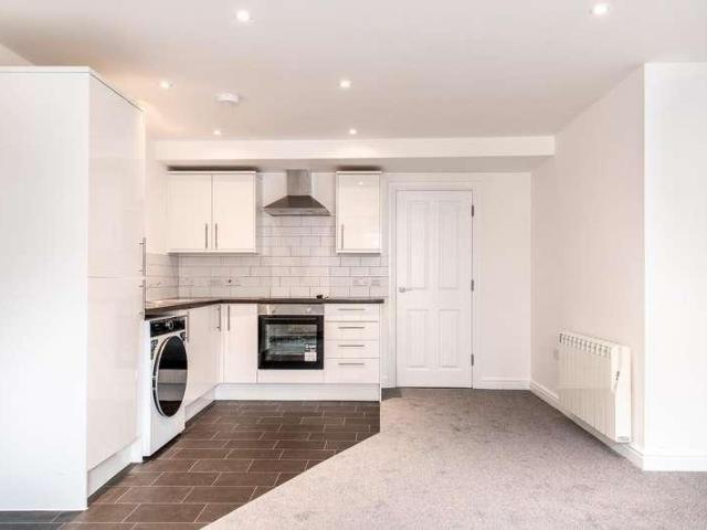 2 bed flat for sale