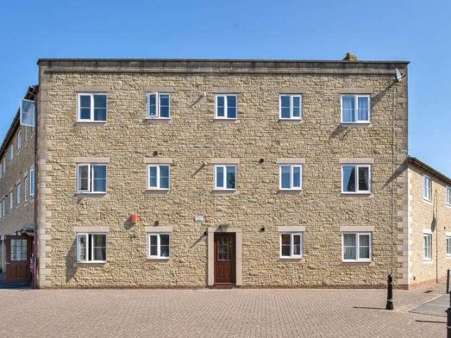 2 bed flat for sale