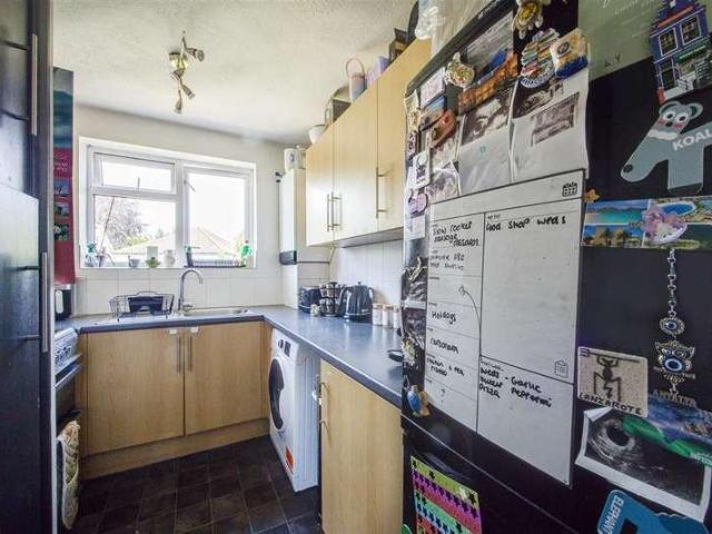 2 bed flat for sale