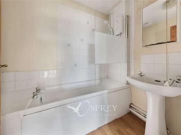 2 bed flat for sale
