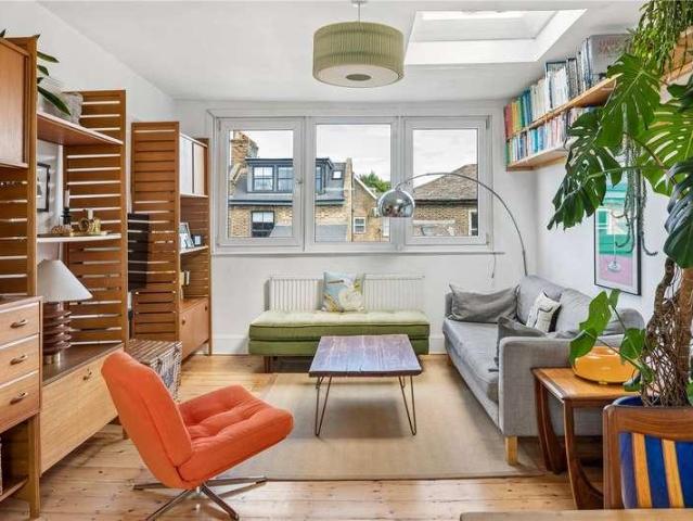 2 bed flat for sale