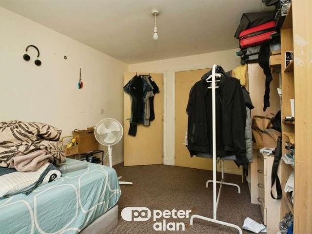 2 bed flat for sale