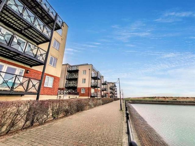 2 bed flat for sale