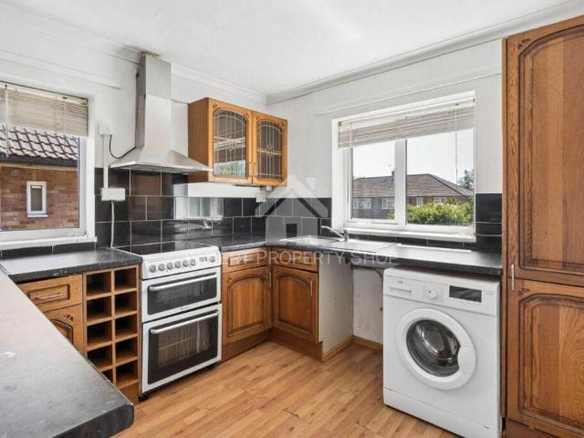 2 bed flat for sale