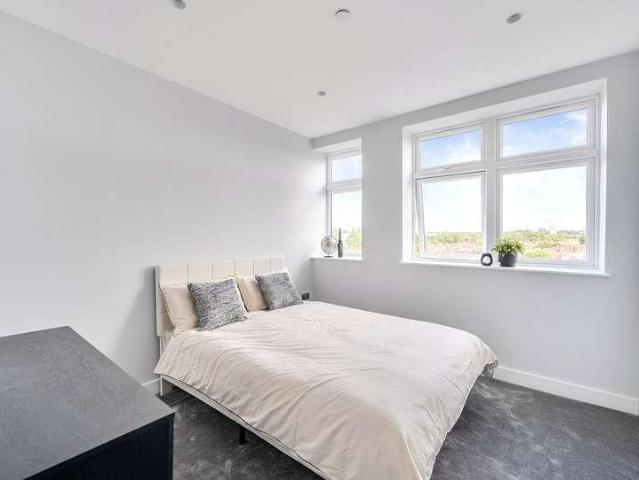 2 bed flat for sale