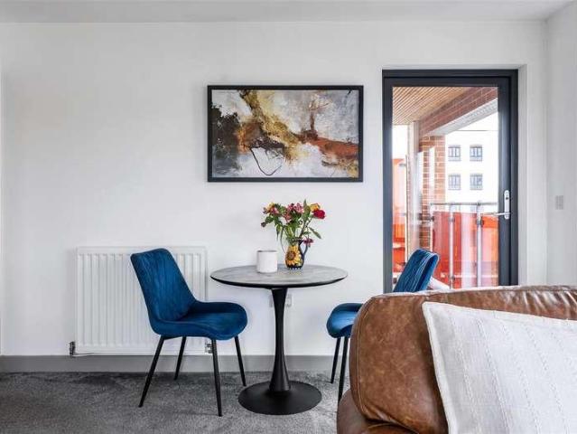 2 bed flat for sale