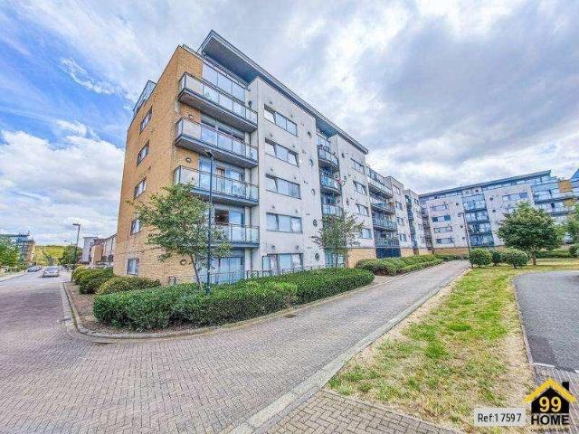 2 bed flat for sale