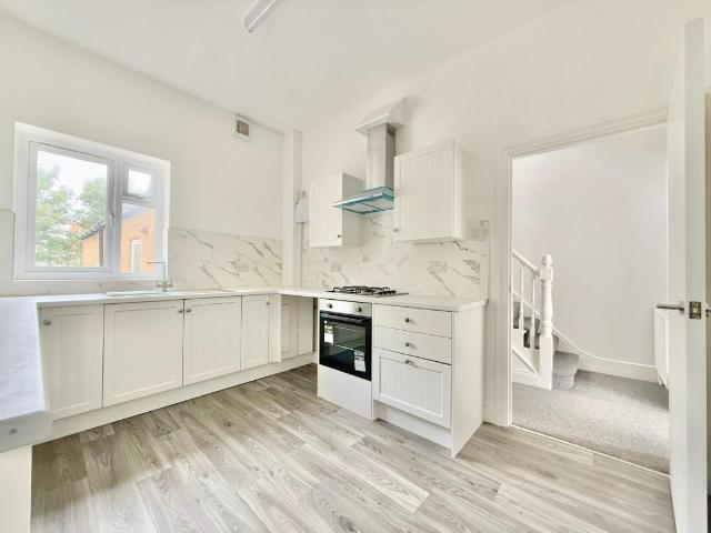 2 bed flat for sale