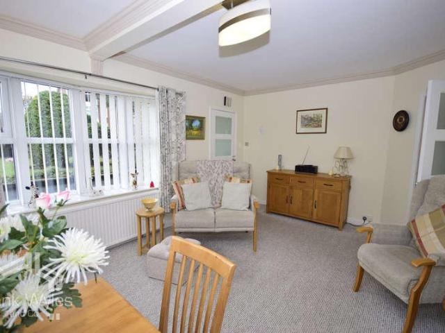 2 bed flat for sale