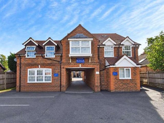 2 bed flat for sale