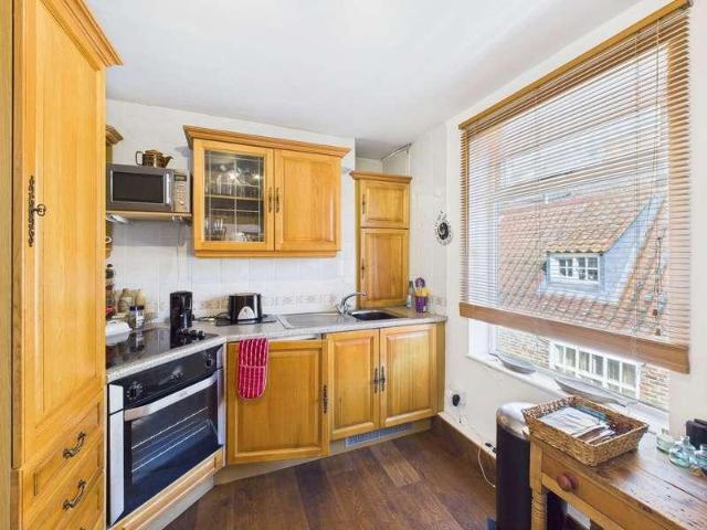 2 bed flat for sale